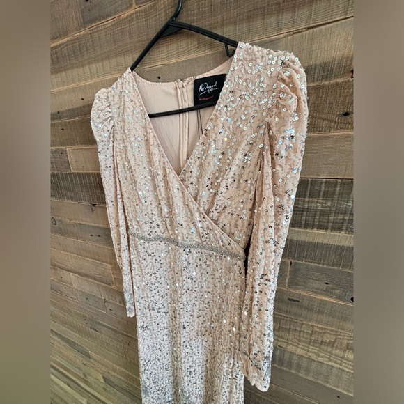 10769 Mac Duggal Nude Silver Sequin Gown Dress Beaded Flowers On Bottom Size 2 - Picture 5 of 11